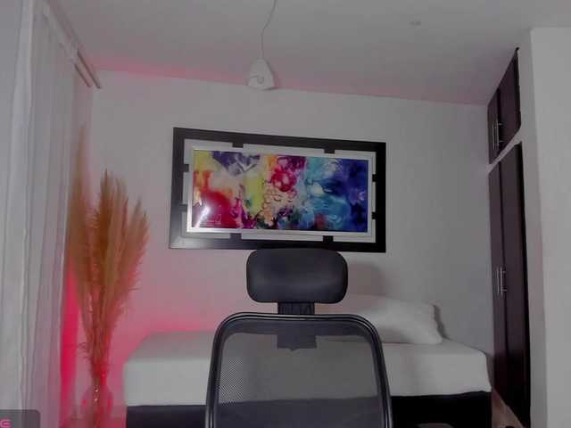 Live sex webcam photo for Scarlett19 #291428279