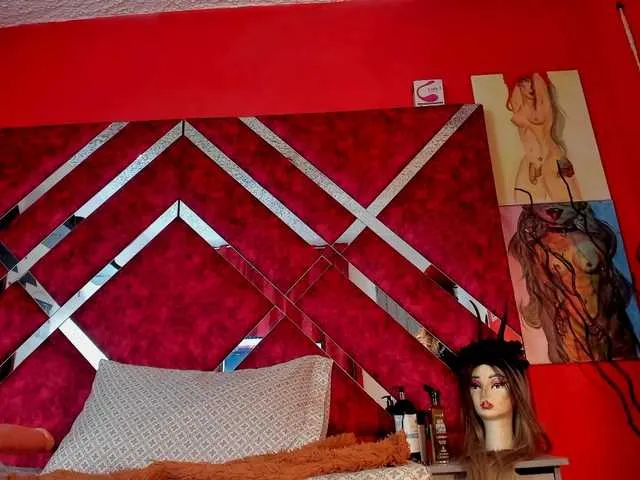 Live sex webcam photo for ScarlettHot5 #292117604