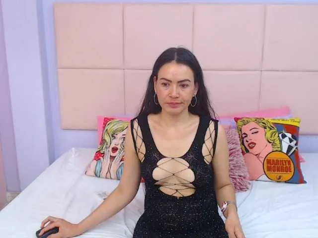 Live sex webcam photo for ScarlettPretty #276893477