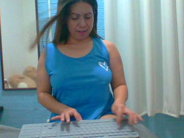 Live sex webcam photo for Scarletteb #275595816