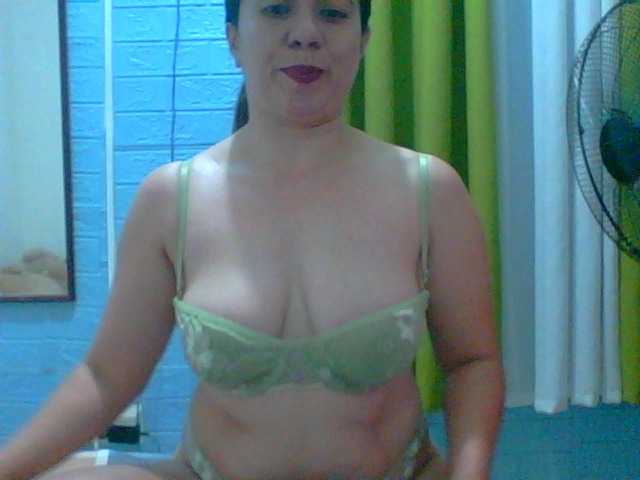 Live sex webcam photo for Scarletteb #277891394