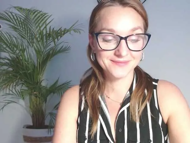 Live sex webcam photo for SecretAlicia #292401244