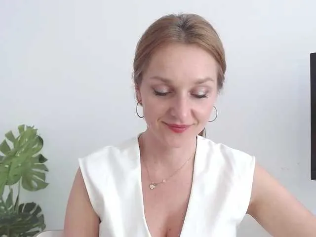 Live sex webcam photo for SecretAlicia #293324241