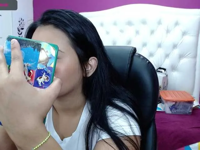Live sex webcam photo for Secretalyson #272128102