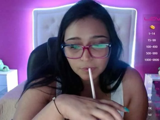 Live sex webcam photo for Secretalyson #272858724