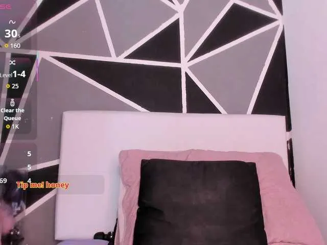 Live sex webcam photo for Selena-Fox #291765474