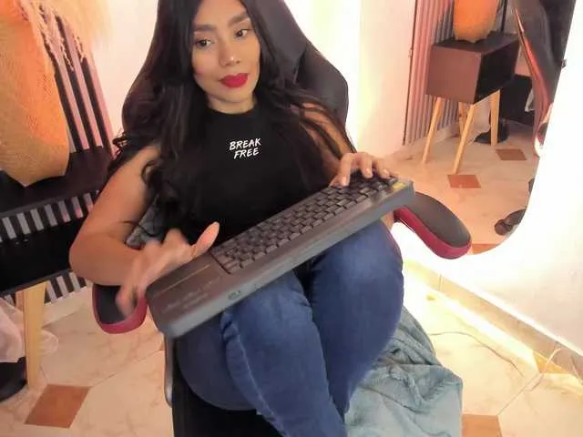Live sex webcam photo for SelenaAbatti #290633986