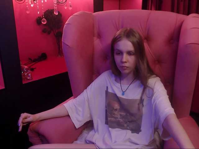 Live sex webcam photo for SelenaMille #275510134