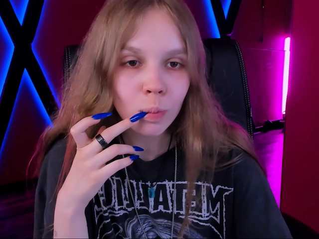 Live sex webcam photo for SelenaMille #275567233