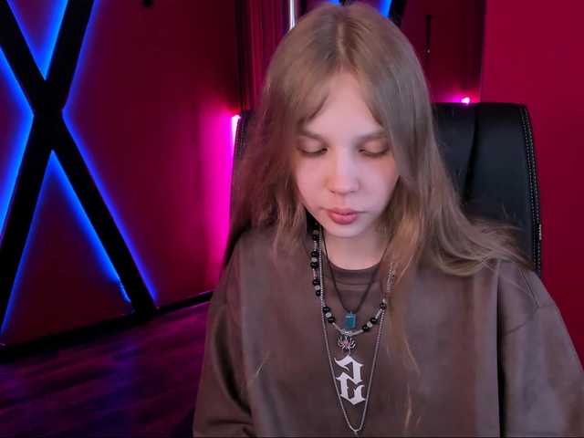 Live sex webcam photo for SelenaMille #275635773