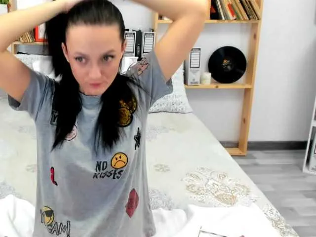 Live sex webcam photo for SelenaReyy #272878940