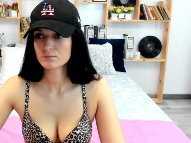 Live sex webcam photo for SelenaReyy #272904783
