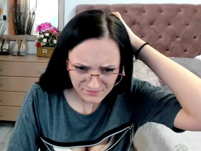Live sex webcam photo for SelenaReyy #272992915