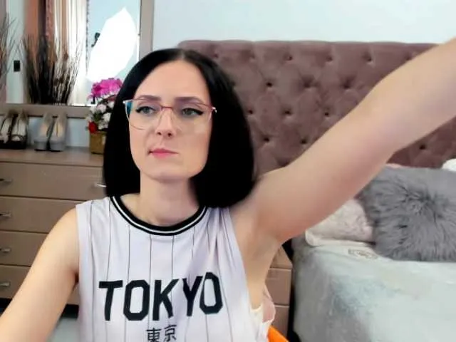 Live sex webcam photo for SelenaReyy #273066776