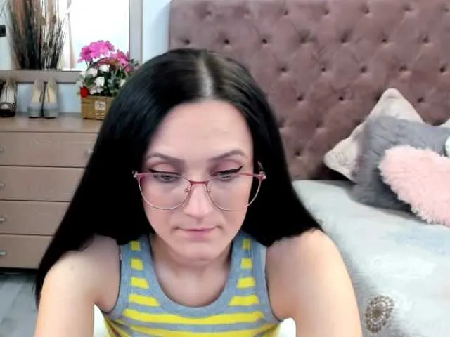 Live sex webcam photo for SelenaReyy #273119367