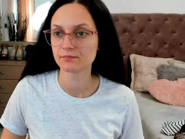 Live sex webcam photo for SelenaReyy #273232449