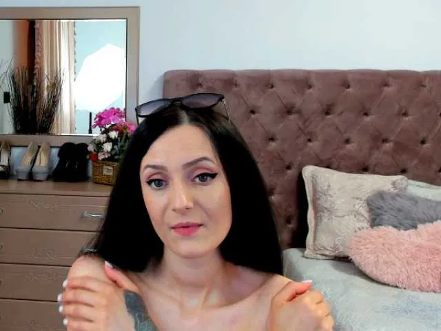 Live sex webcam photo for SelenaReyy #273263674