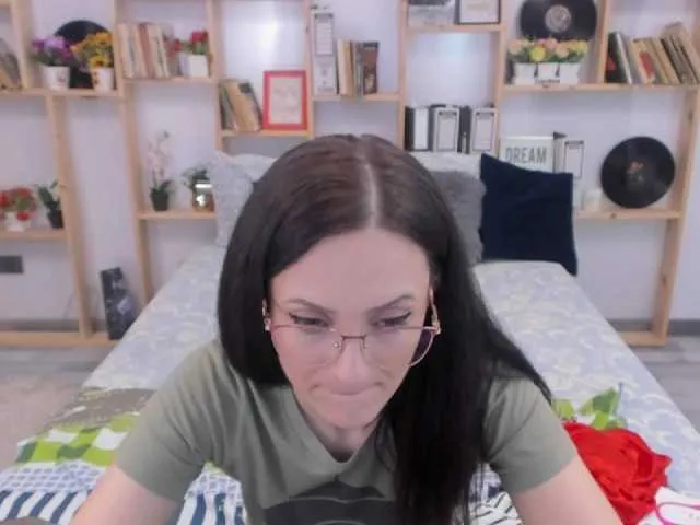 Live sex webcam photo for SelenaReyy #273316982