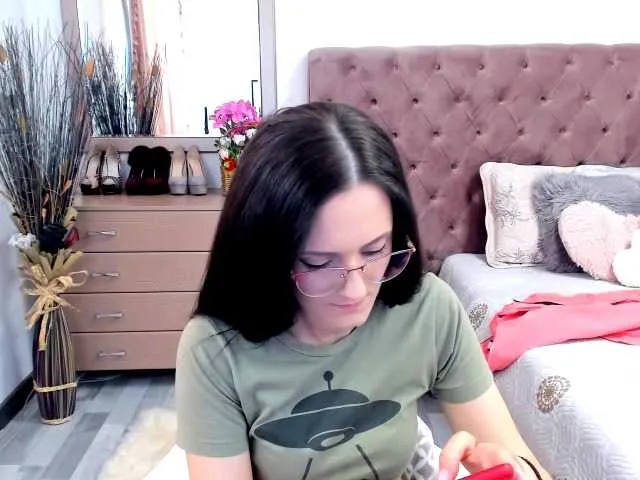 Live sex webcam photo for SelenaReyy #273369297