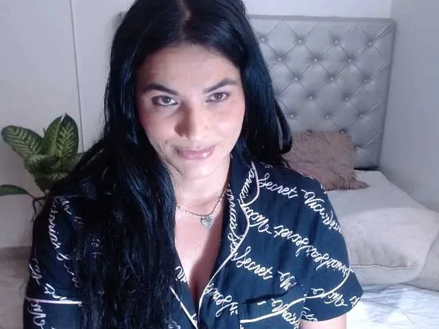 Live sex webcam photo for Selenajayz #290655645