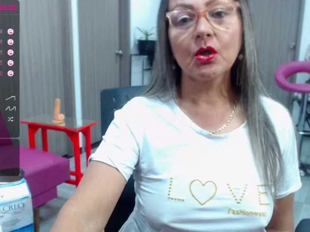 Live sex webcam photo for SensualHotAss #275947480