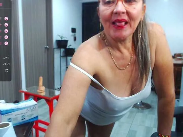 Live sex webcam photo for SensualHotAss #276643847