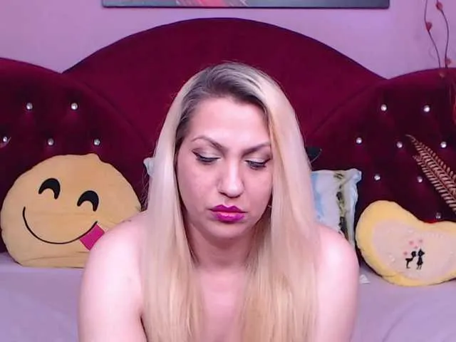 Live sex webcam photo for Sensualass77 #290955503