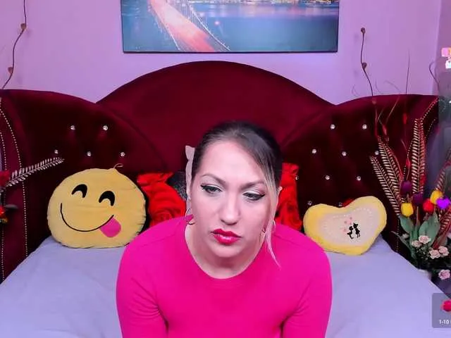 Live sex webcam photo for Sensualass77 #292256279