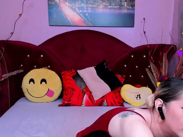 Live sex webcam photo for Sensualass77 #292296790