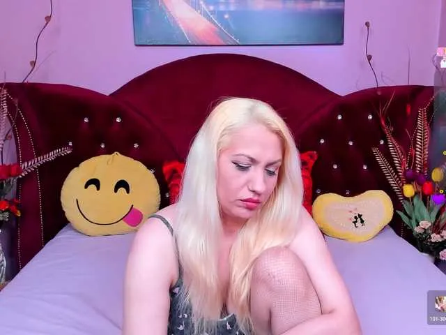 Live sex webcam photo for Sensualass77 #292349443