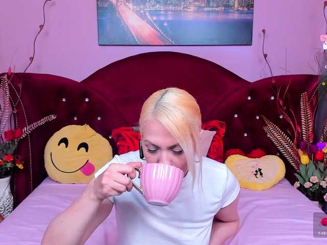 Live sex webcam photo for Sensualass77 #292410562