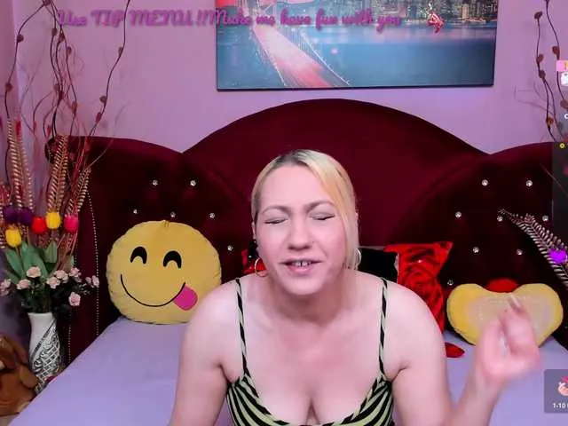 Live sex webcam photo for Sensualass77 #292975762