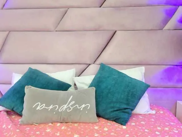 Live sex webcam photo for SerenaGarcia #277404251