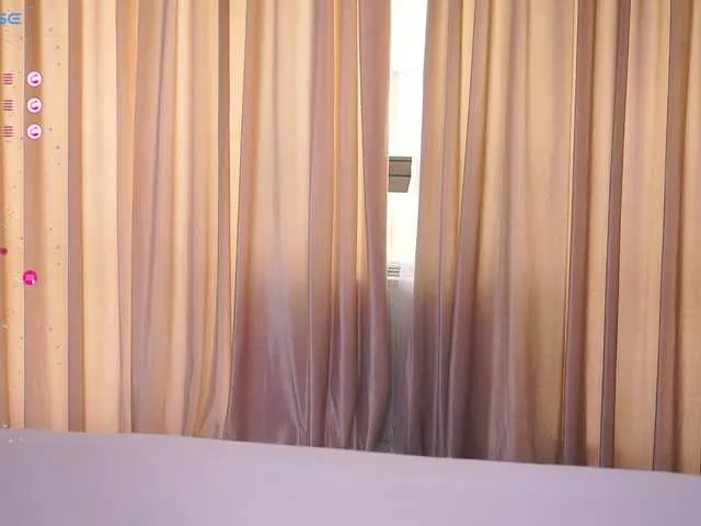Live sex webcam photo for SerenaJollie #277124163