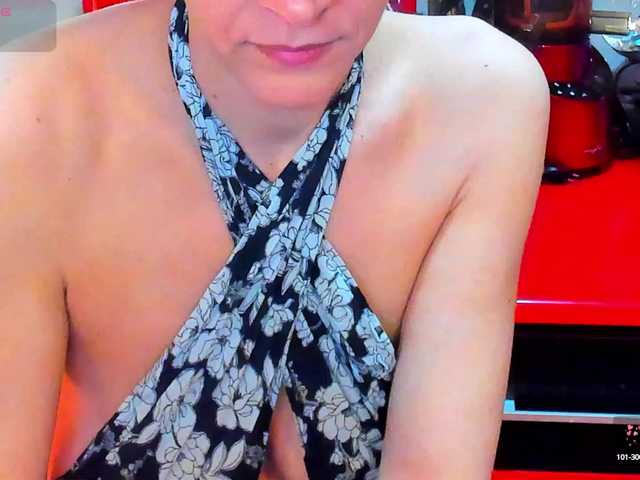 Live sex webcam photo for SexQueen11 #290338695