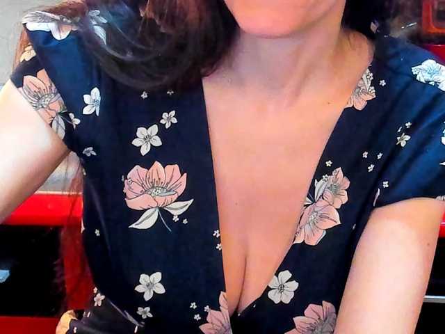Live sex webcam photo for SexQueen11 #290558775