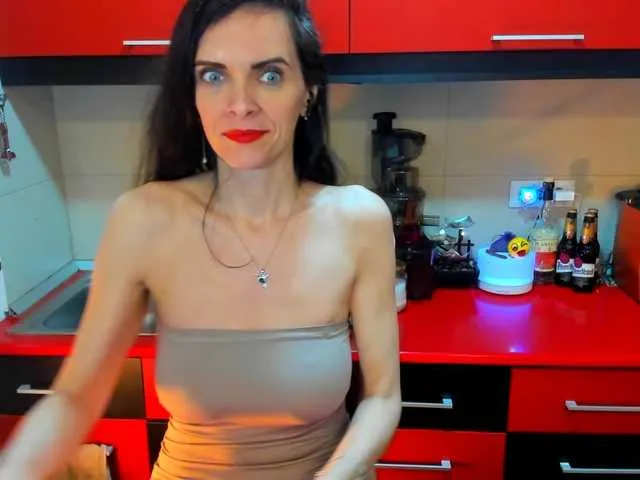 Live sex webcam photo for SexQueen11 #290958299
