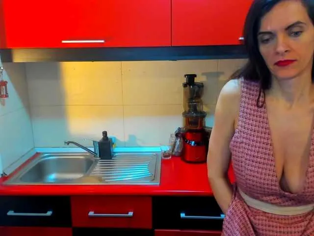 Live sex webcam photo for SexQueen11 #291263845