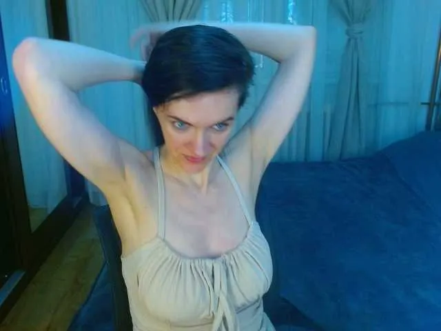 Live sex webcam photo for SexQueen11 #291421222