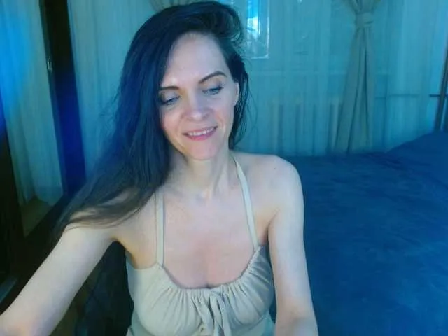 Live sex webcam photo for SexQueen11 #291428354