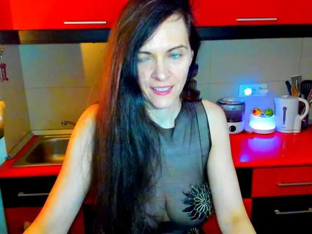 Live sex webcam photo for SexQueen11 #292432172