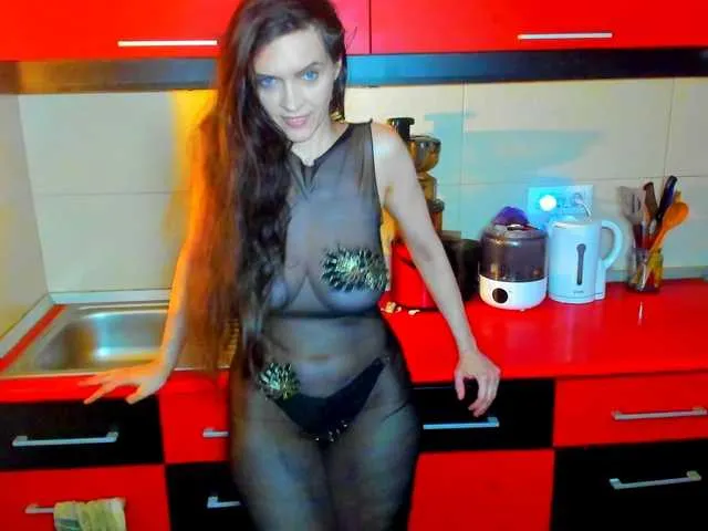 Live sex webcam photo for SexQueen11 #293130886