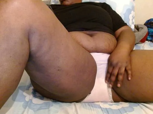 Live sex webcam photo for Sexiemama #291075316