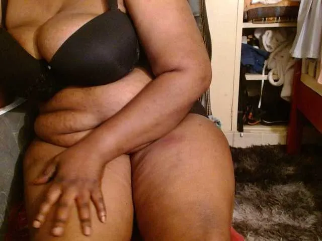 Live sex webcam photo for Sexiemama #293646051