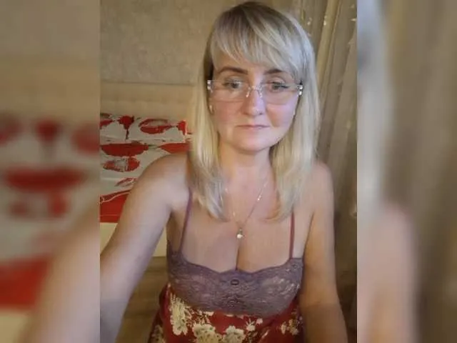 Live sex webcam photo for SexiestJess45 #274299612