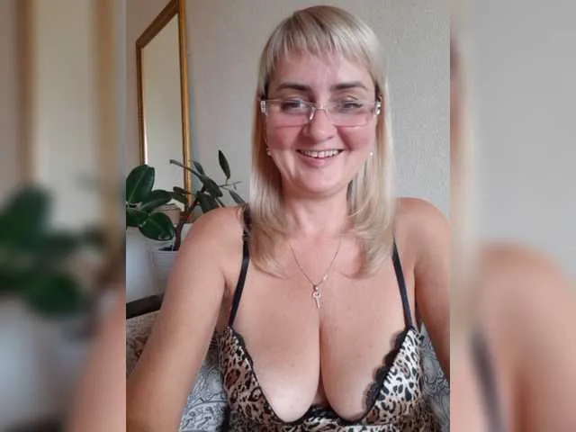 Live sex webcam photo for SexiestJess45 #275440006