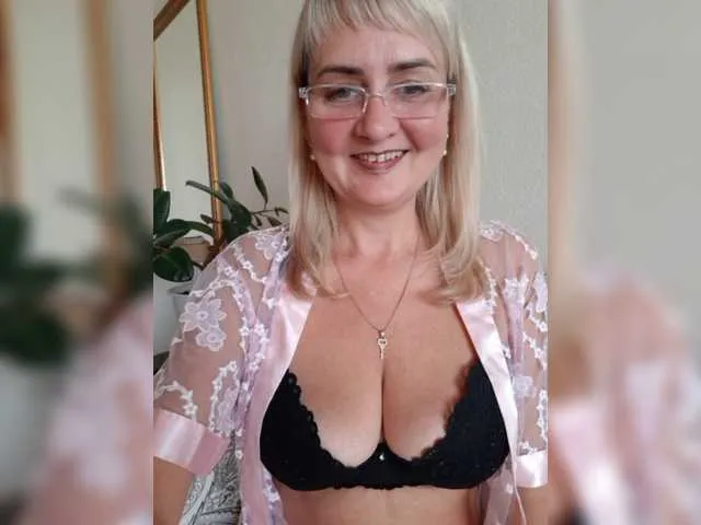 Live sex webcam photo for SexiestJess45 #275507062