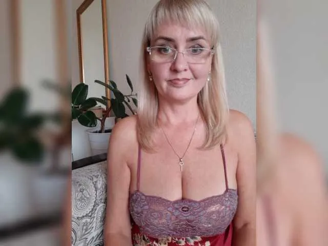 Live sex webcam photo for SexiestJess45 #275572695