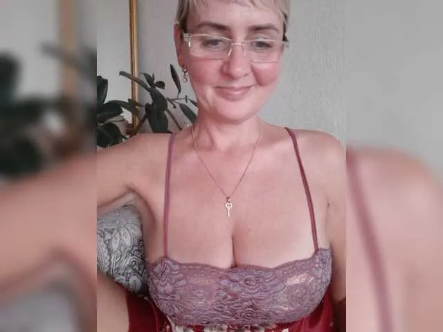 Live sex webcam photo for SexiestJess45 #275714961