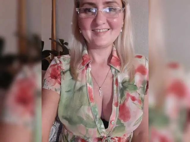 Live sex webcam photo for SexiestJess45 #275767625